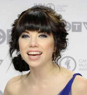 Carly Rae Jepsen lands U.K. number one