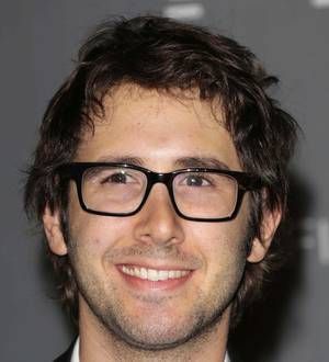 Josh Groban is looking for love