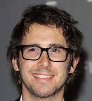 Josh Groban is looking for love