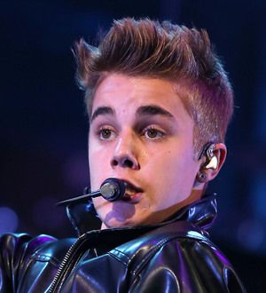 Justin Bieber greets sick fan at Canadian concert