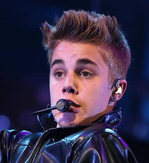 Justin Bieber greets sick fan at Canadian concert