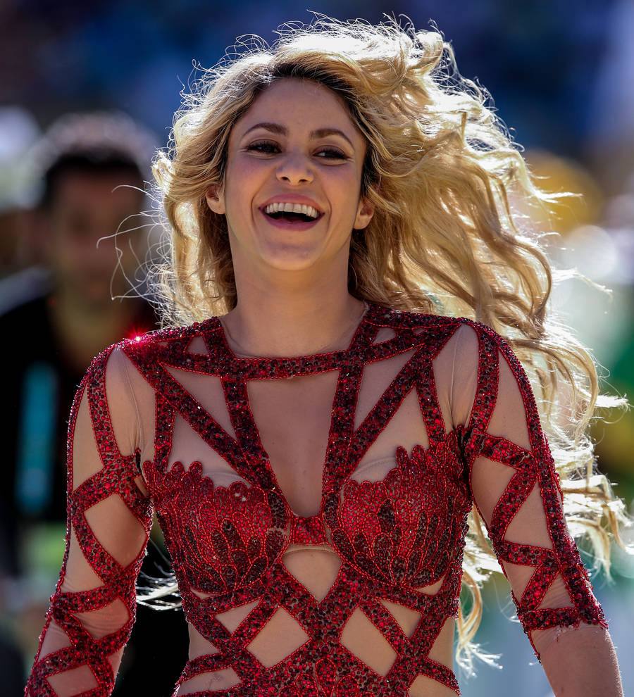 Shakira stuns Spanish fans at Mana gig