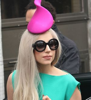 Lady Gaga to receive charity hero award