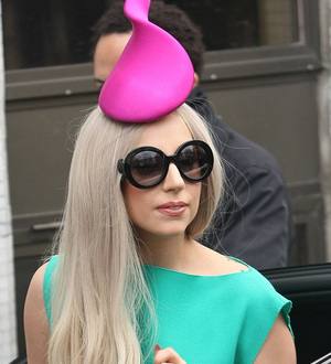 Lady Gaga to receive charity hero award