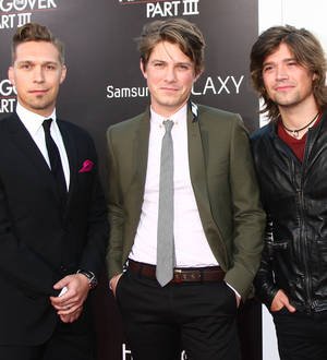 Hanson's fighting stopped work on new album