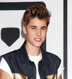Justin Bieber halts radio interview over mom jibe