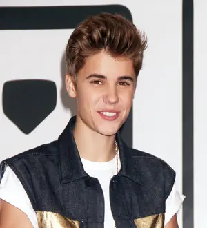 Justin Bieber halts radio interview over mom jibe