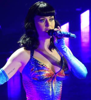 Katy Perry gets nose pierced on video