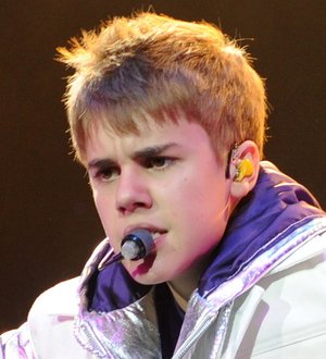 Justin Bieber gets boxing with Haye