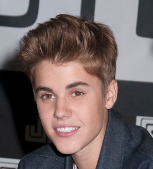 Bieber accidentally handed fan MuchMusic Video Awards trophy