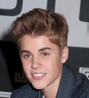 Bieber accidentally handed fan MuchMusic Video Awards trophy