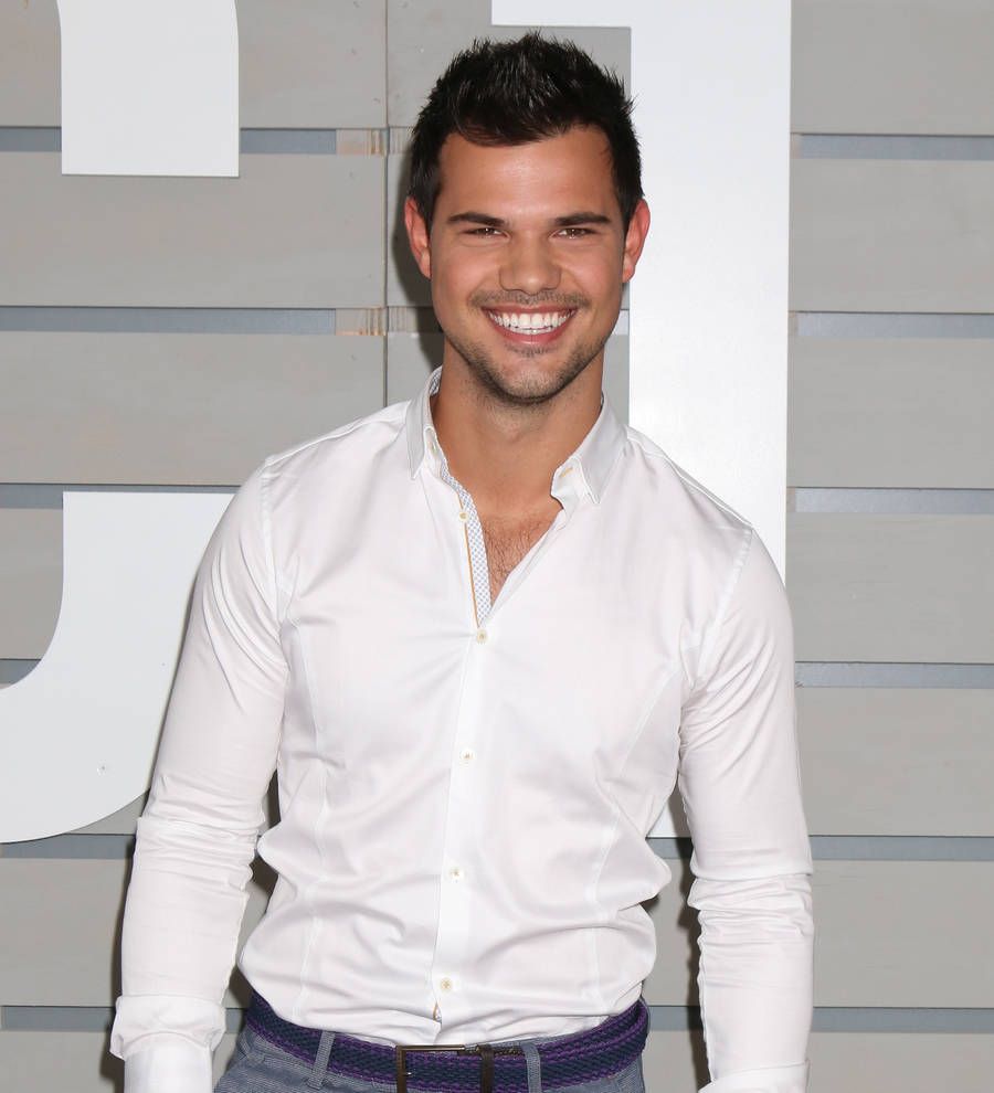 Taylor Lautner spotted kissing co-star Billie Lourd - report