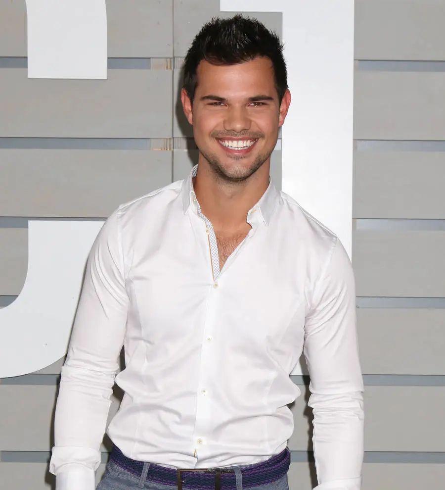 Taylor Lautner spotted kissing co-star Billie Lourd - report
