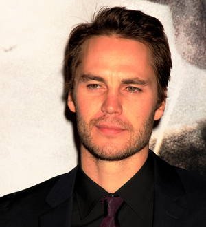 Taylor Kitsch: 'Hockey helped me get through break-up'