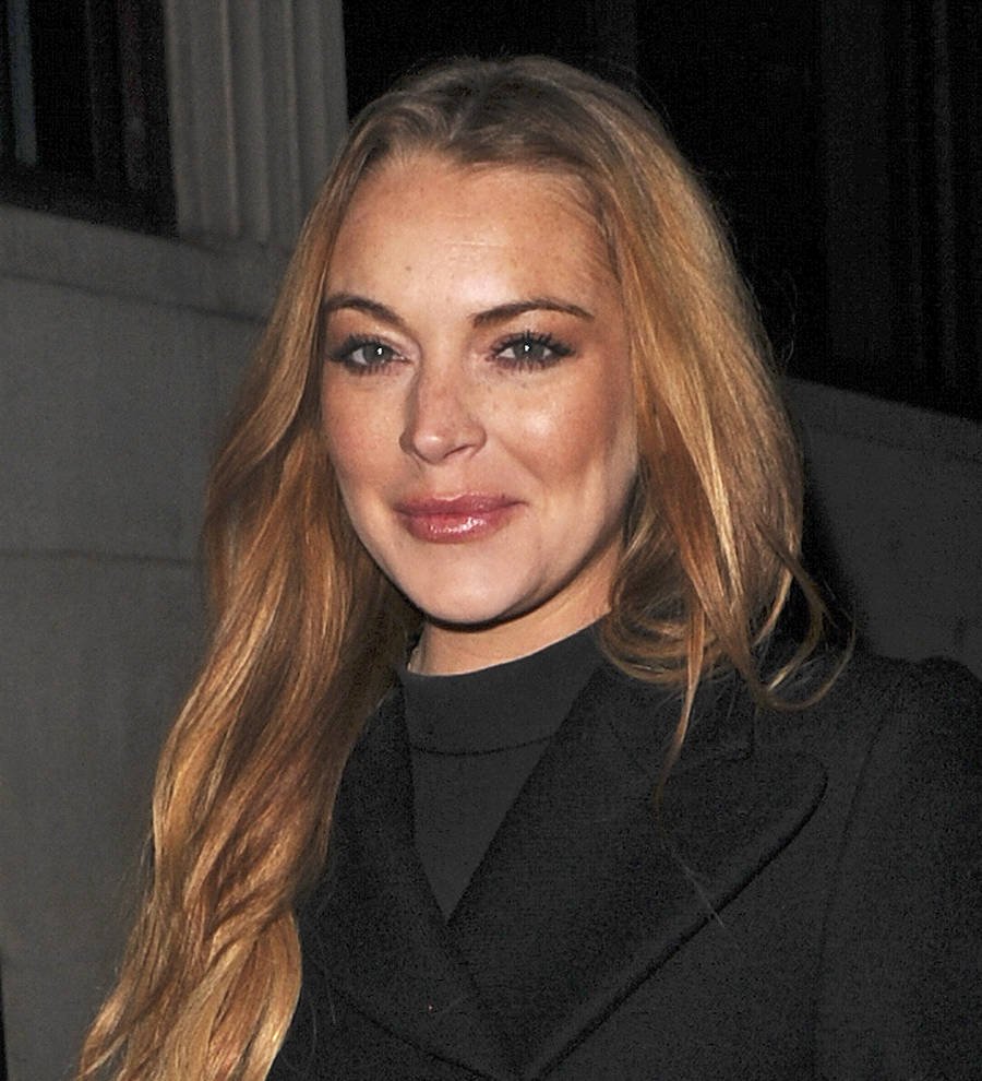 Lindsay Lohan joins Shia LaBeouf in 'I'm not famous' protest