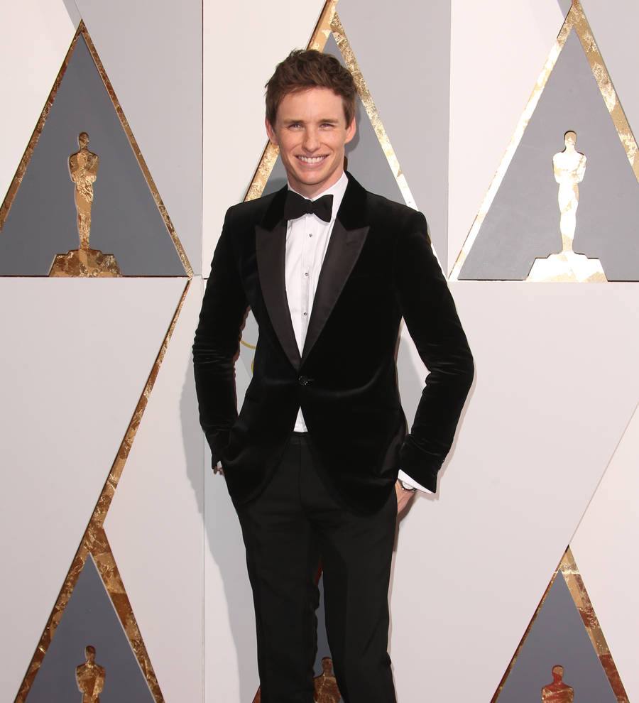 Eddie Redmayne cringes at post-Oscar win chat