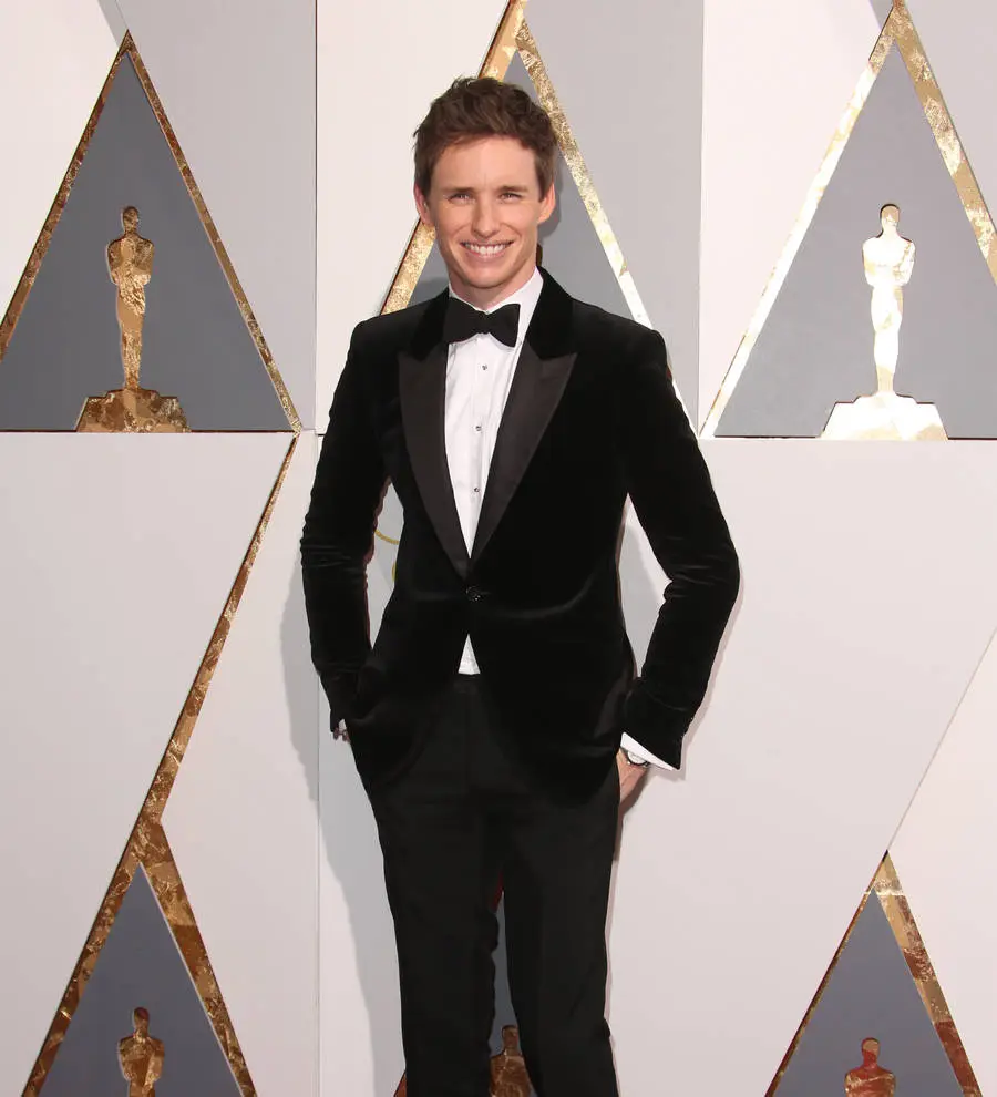 Eddie Redmayne cringes at post-Oscar win chat