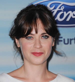Pregnant Zooey Deschanel engaged