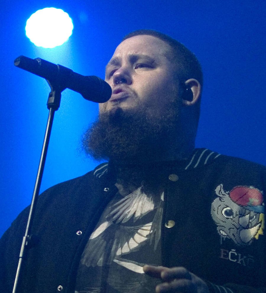 Rag N Bone Man wins Britain's next big thing award