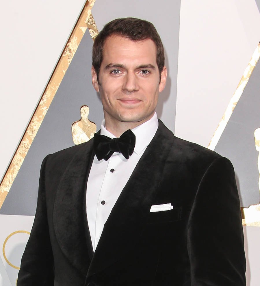 Henry Cavill on Superman's strength to fit in