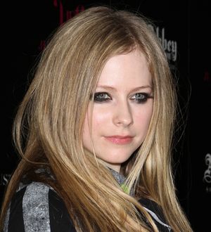 Avril Lavigne shows off bold new hair style