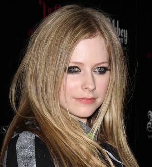 Avril Lavigne shows off bold new hair style
