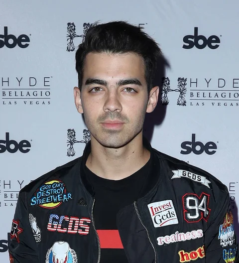 Joe Jonas sparks dating rumors with young model