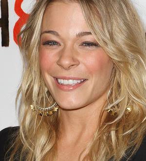 LeAnn Rimes helps send ill child to Disneyland