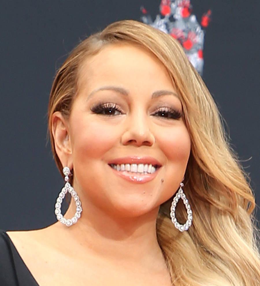 Mariah Carey leaves Christmas tree up until the summer