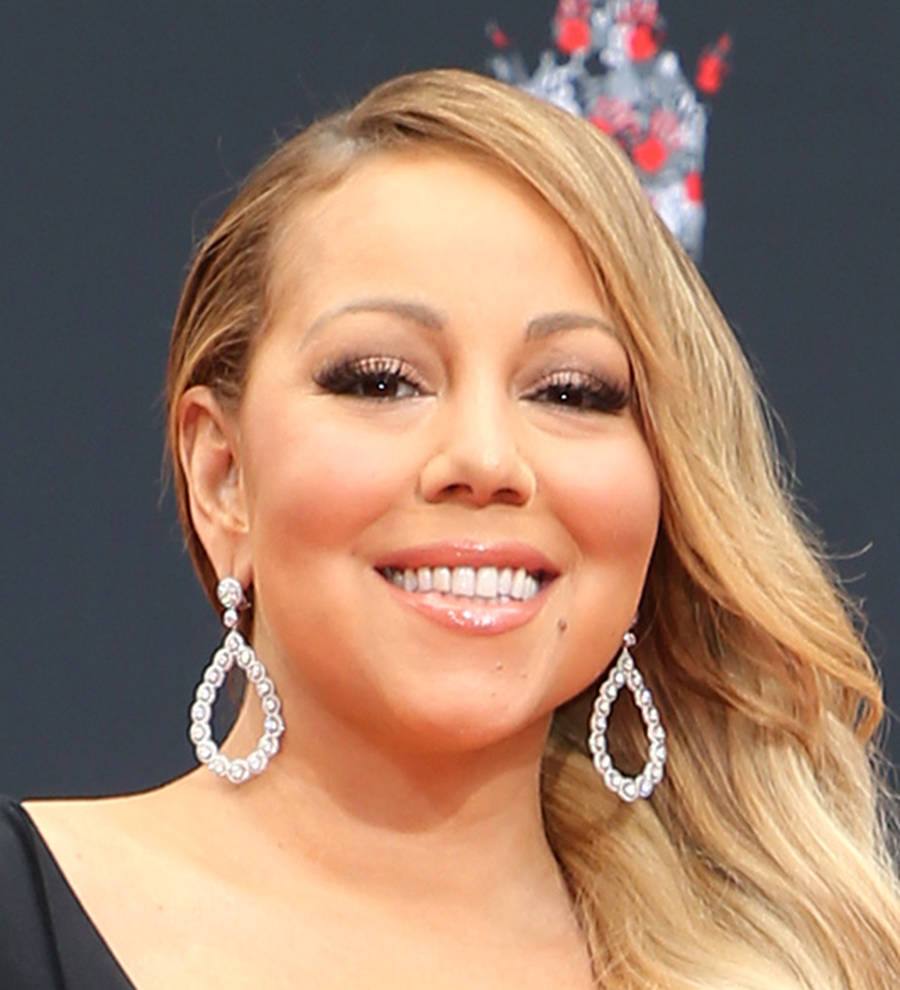 Mariah Carey leaves Christmas tree up until the summer