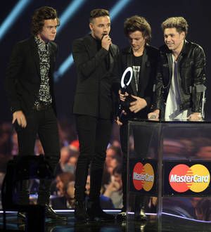 One Direction kick off stadium tour