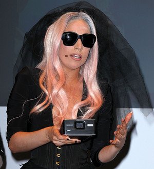 Lady Gaga broke down in tears during stairwell chat