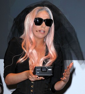 Lady Gaga broke down in tears during stairwell chat