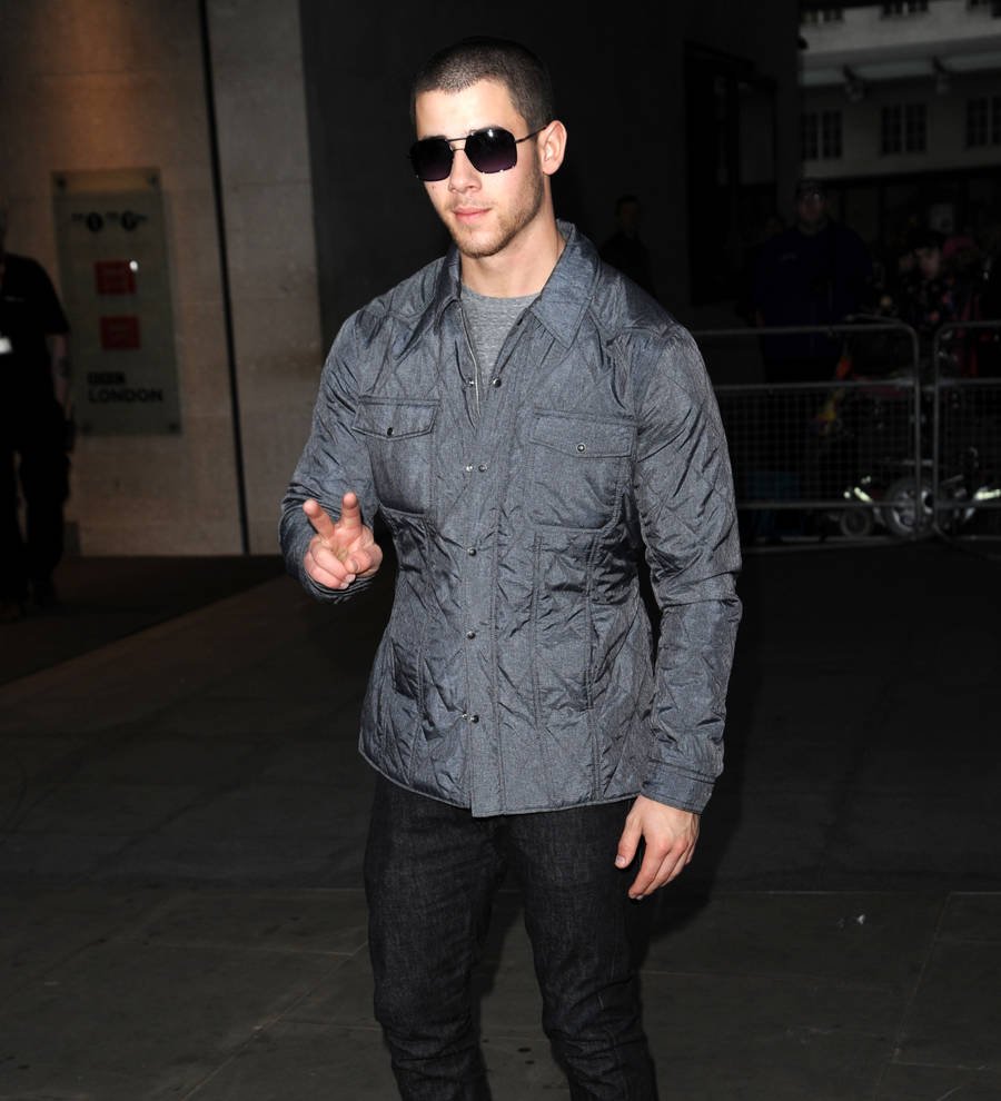 Nick Jonas had bad breath for first kiss with Miley Cyrus