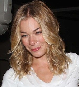 LeAnn Rimes calls on Chicago's homeless to star in new video