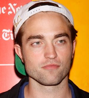 Robert Pattinson addicted to Craigslist