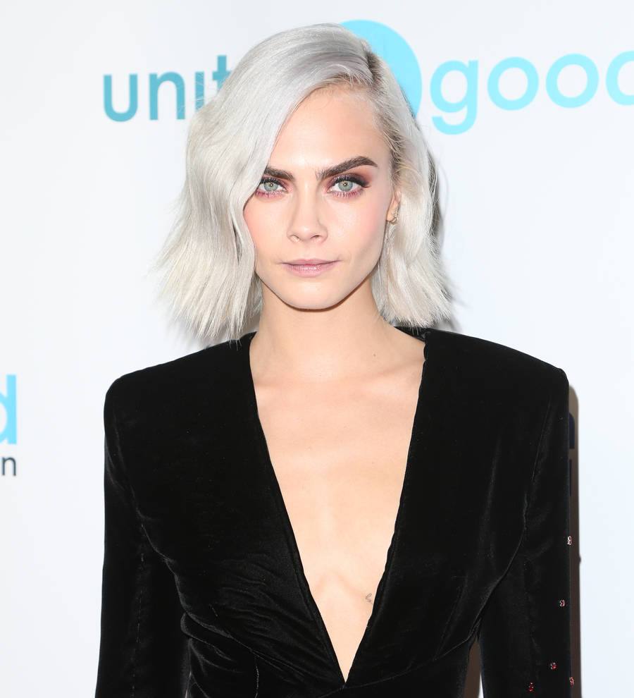 Cara Delevingne shaves her head