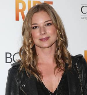 Emily VanCamp plays bridesmaid at sister's wedding