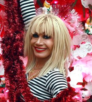Betsey Johnson stores to close