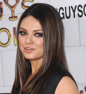 Mila Kunis in elevator rescue