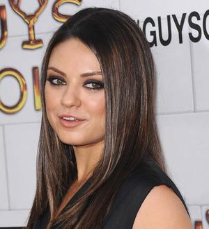 Mila Kunis in elevator rescue