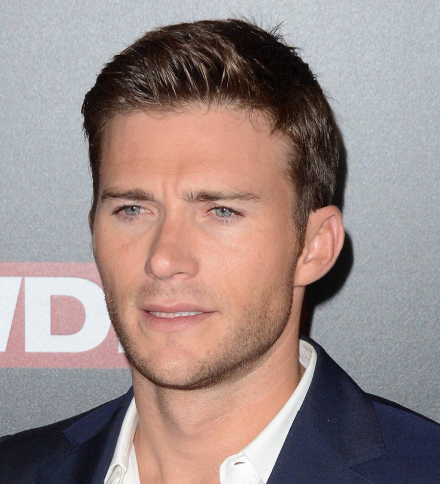 Scott Eastwood goes commando for TV show