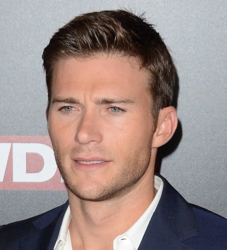 Scott Eastwood goes commando for TV show