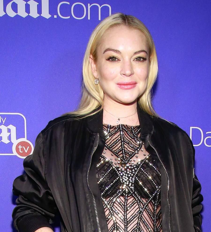 Lindsay Lohan bitten by snake in Thailand