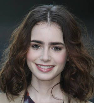 Lily Collins helps fainted fan at autograph signing