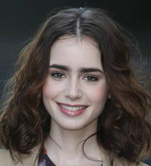 Lily Collins helps fainted fan at autograph signing