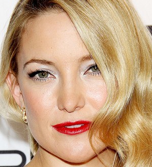 Pregnant Kate Hudson goes kayaking