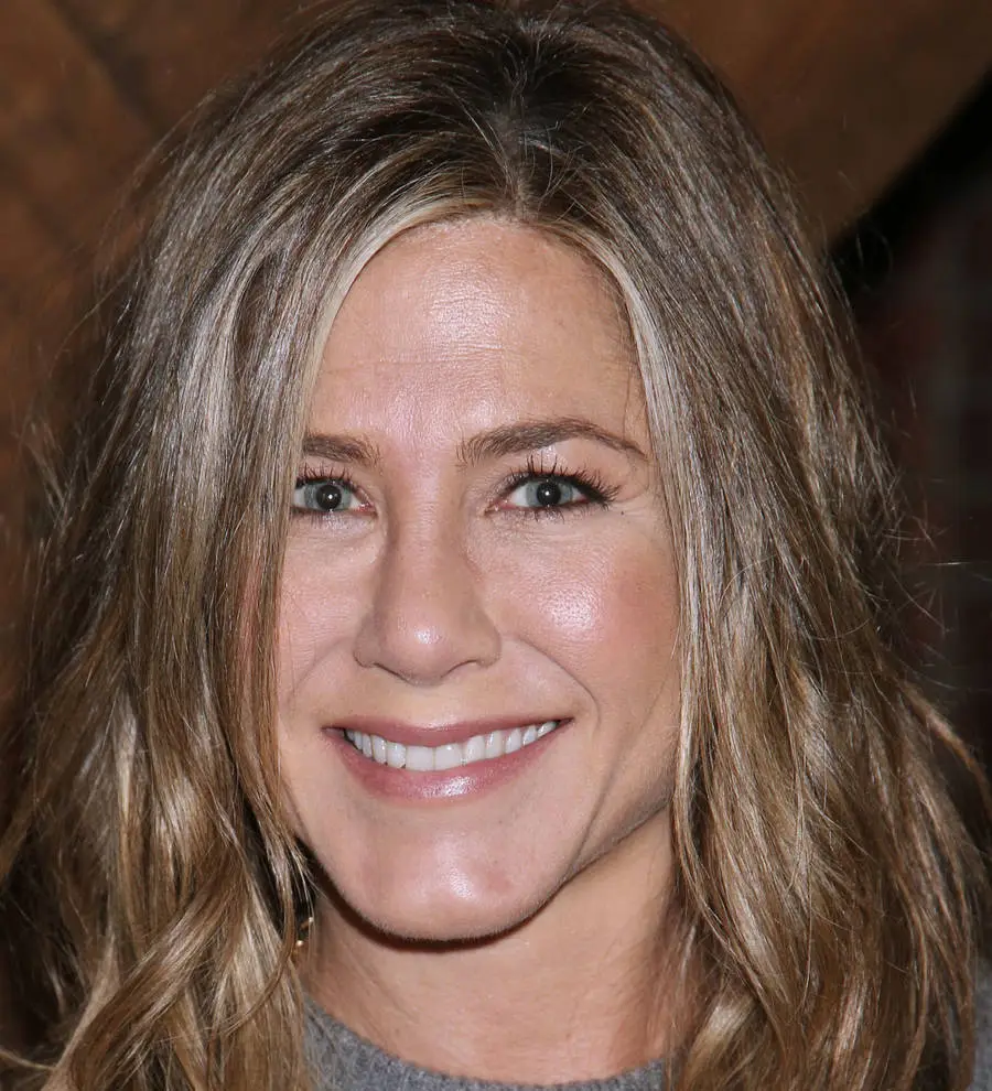 Jennifer Aniston & Robert De Niro team up for The Comedian