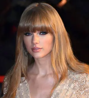 Taylor Swift and Hailee Steinfeld meet up in Paris