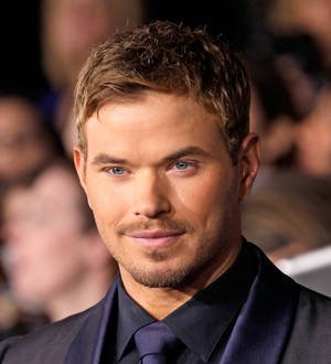 Kellan Lutz defends Twilight's wolves